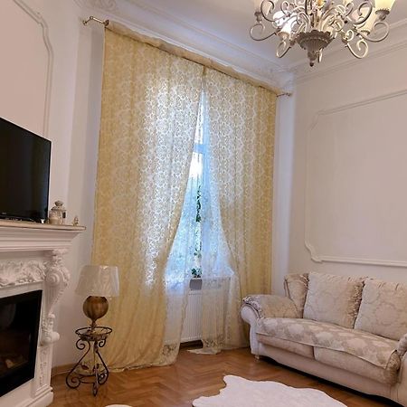 Goldenapartmentลวีฟ ภายนอก รูปภาพ